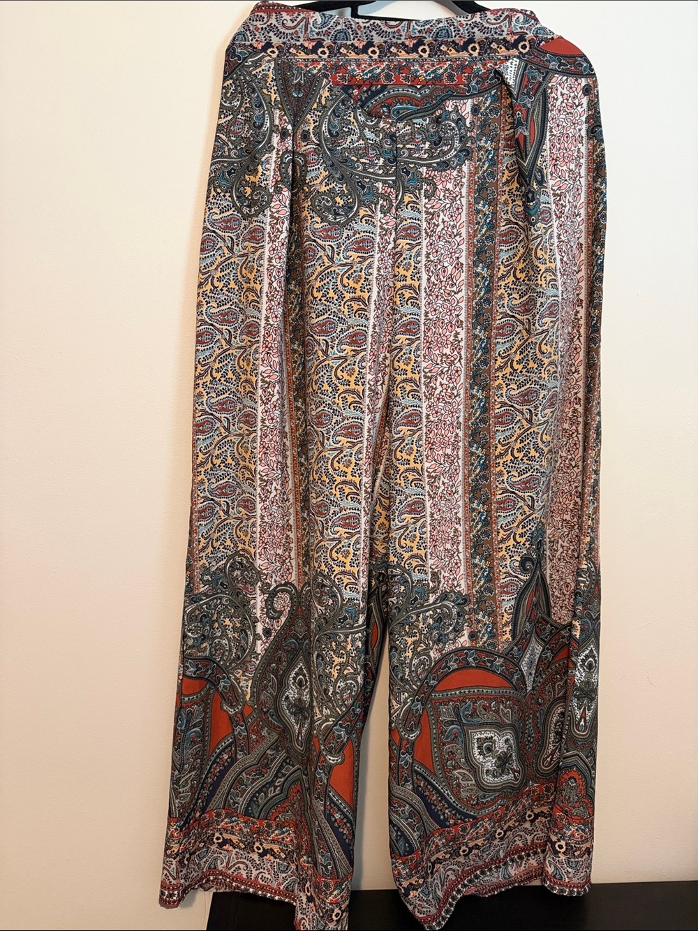 On The Road Paisley BOHO long Pants in Rust, Teal, and Cream size large NWOT
